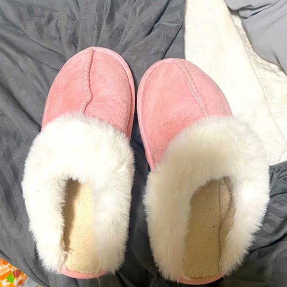 Tiktok Slippers - Picture 1 of 1